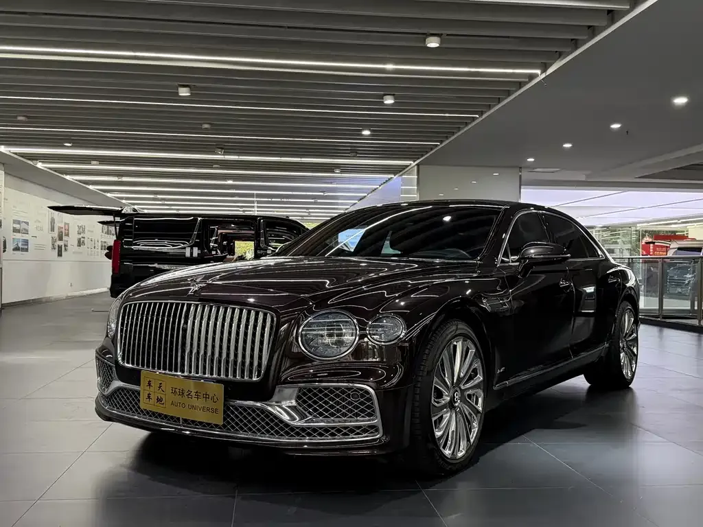 Bentley Flying Spur — фото 1