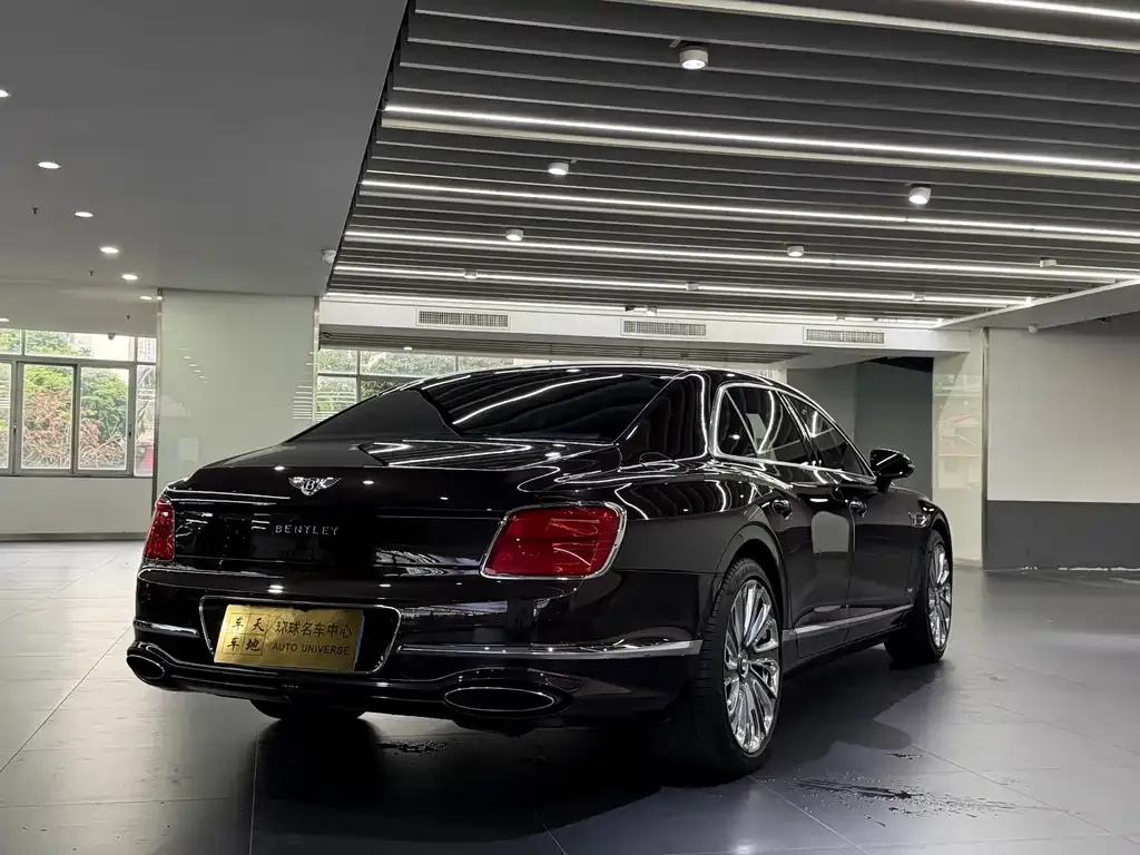 Bentley Flying Spur — фото 10