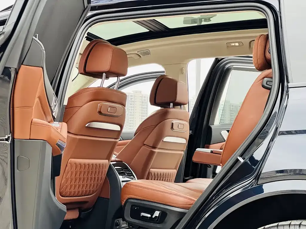 BMW X7 — фото 9