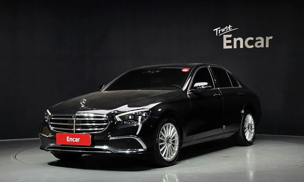 Mercedes-Benz E-Class — фото 1