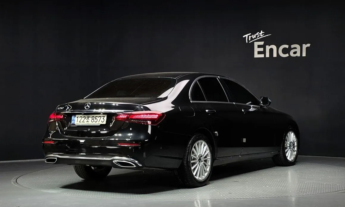 Mercedes-Benz E-Class — фото 2