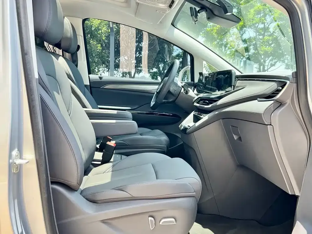 Buick GL8 Hybrid — фото 2
