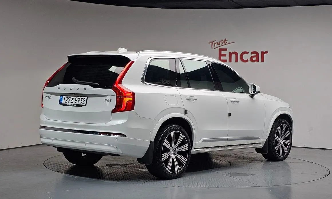 Volvo XC90 — фото 10