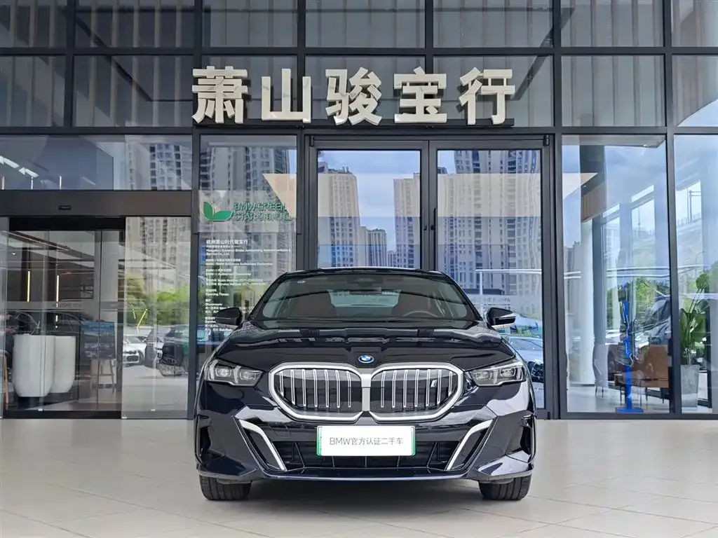 BMW i5 — фото 2
