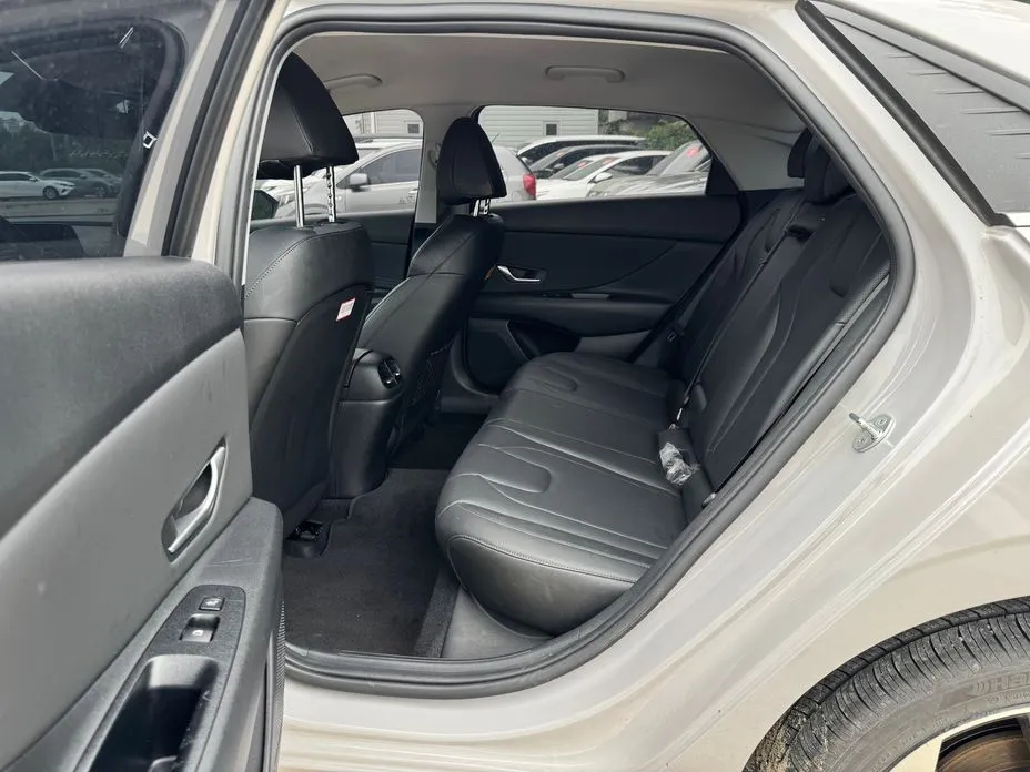 Hyundai AVANTE — фото 2