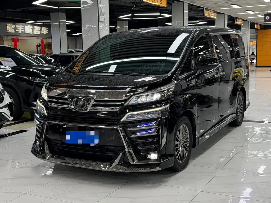 Toyota Vellfire — фото 1