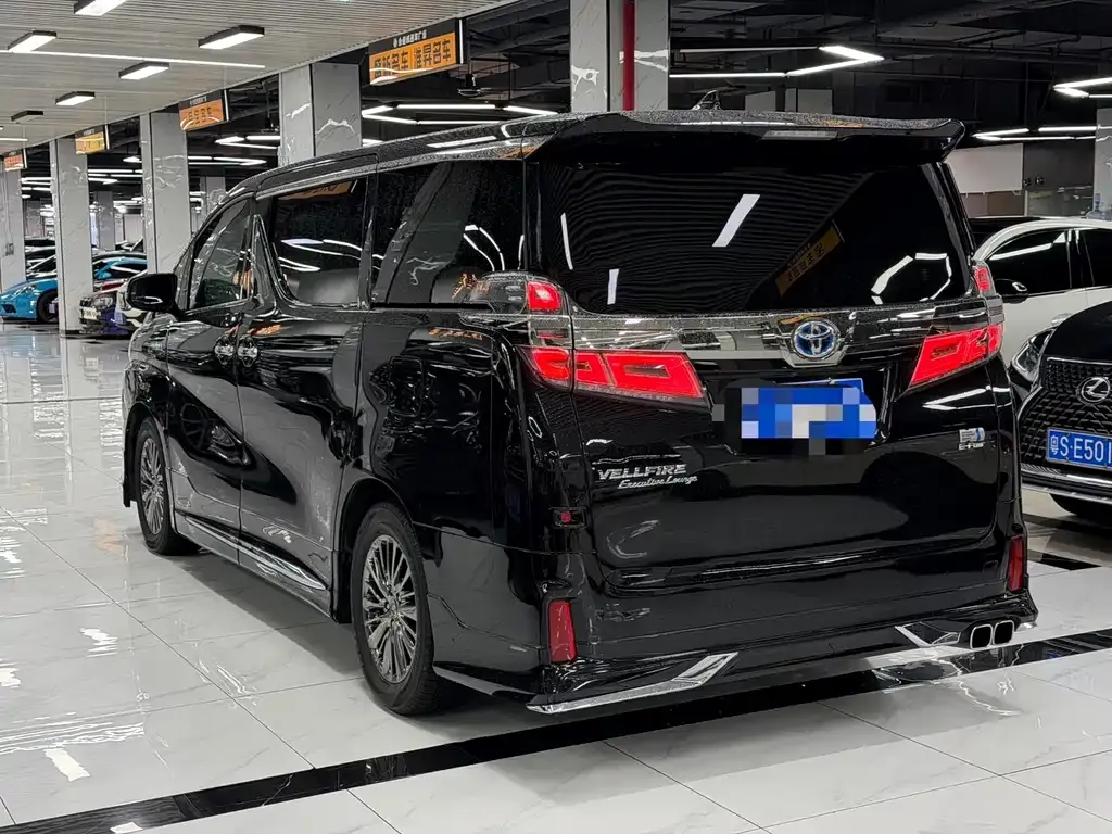 Toyota Vellfire — фото 8