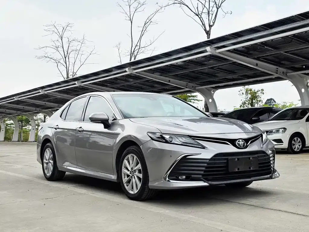 Toyota Camry — фото 4
