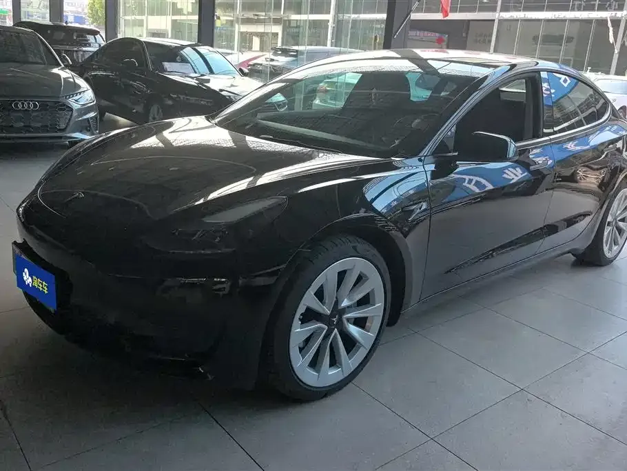 Tesla Model 3 — фото 1