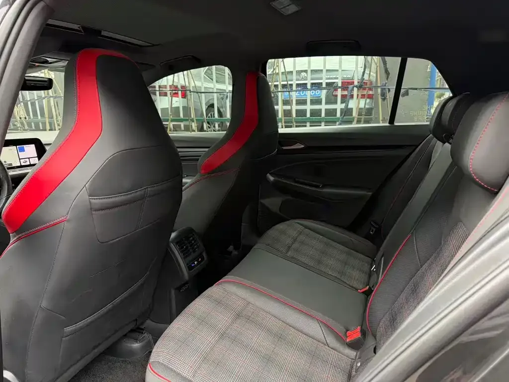 Volkswagen Golf GTI — фото 3