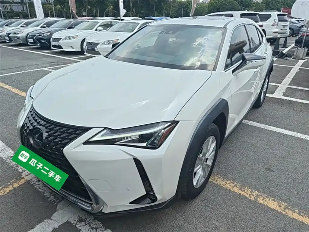 Lexus UX — фото 4