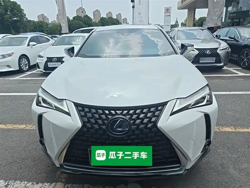 Lexus UX — фото 7