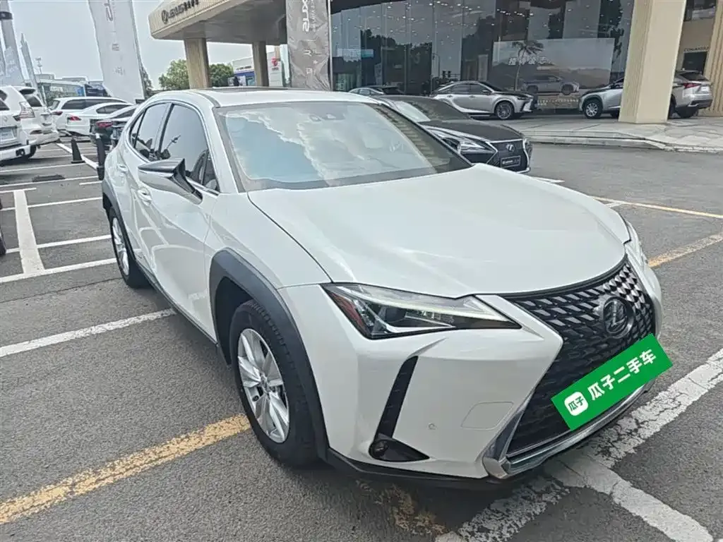 Lexus UX — фото 5
