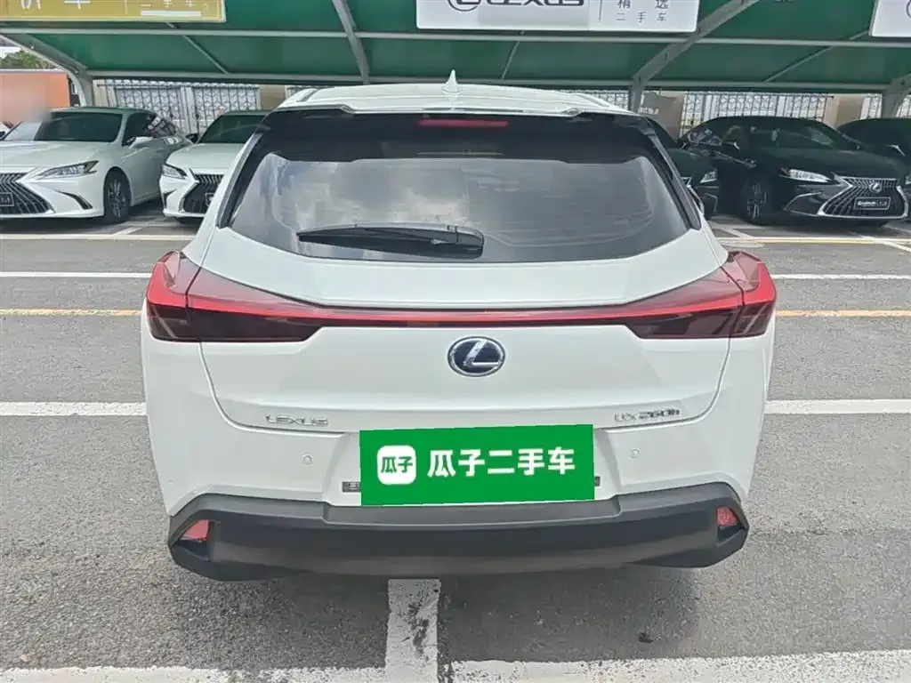 Lexus UX — фото 2