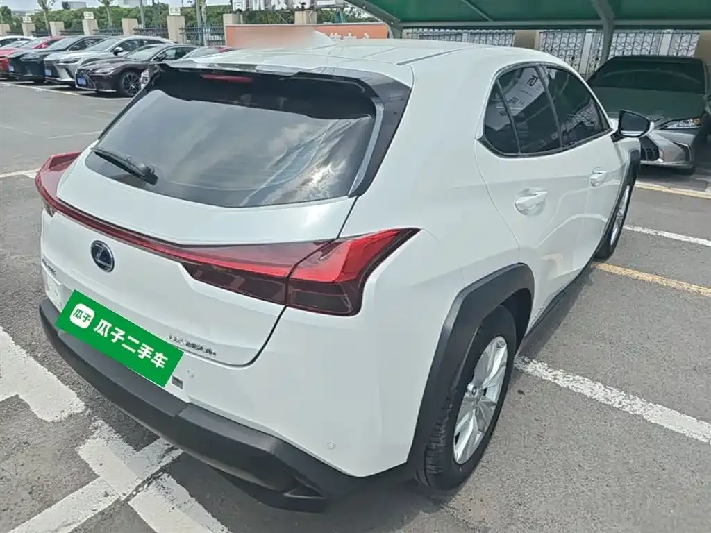 Lexus UX — фото 10