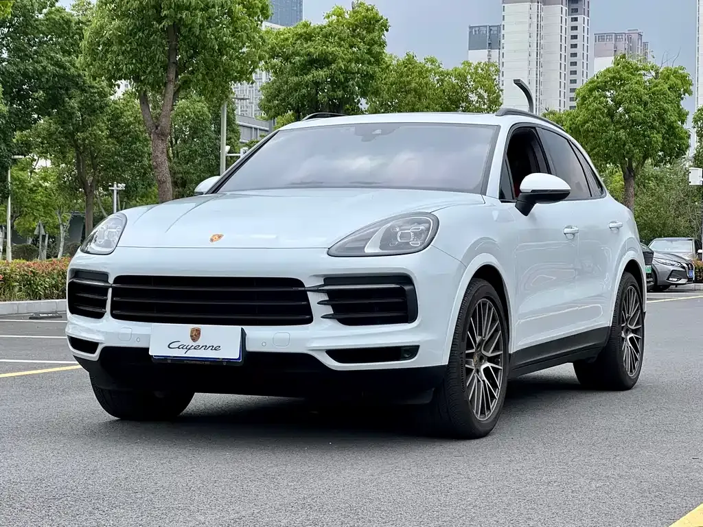 Porsche Cayenne — фото 1