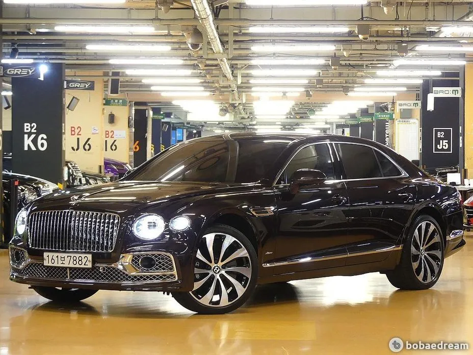 Bentley Flying Spur — фото 1