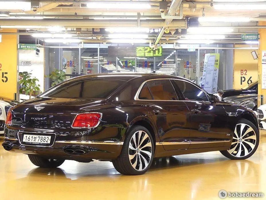 Bentley Flying Spur — фото 9
