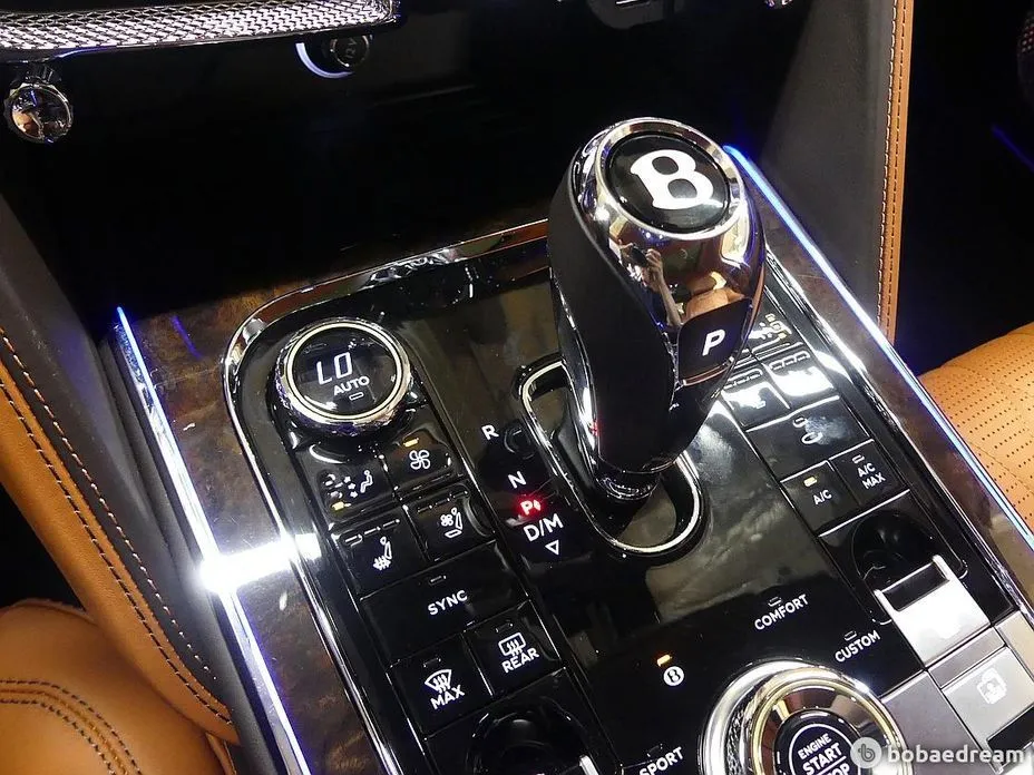 Bentley Flying Spur — фото 10