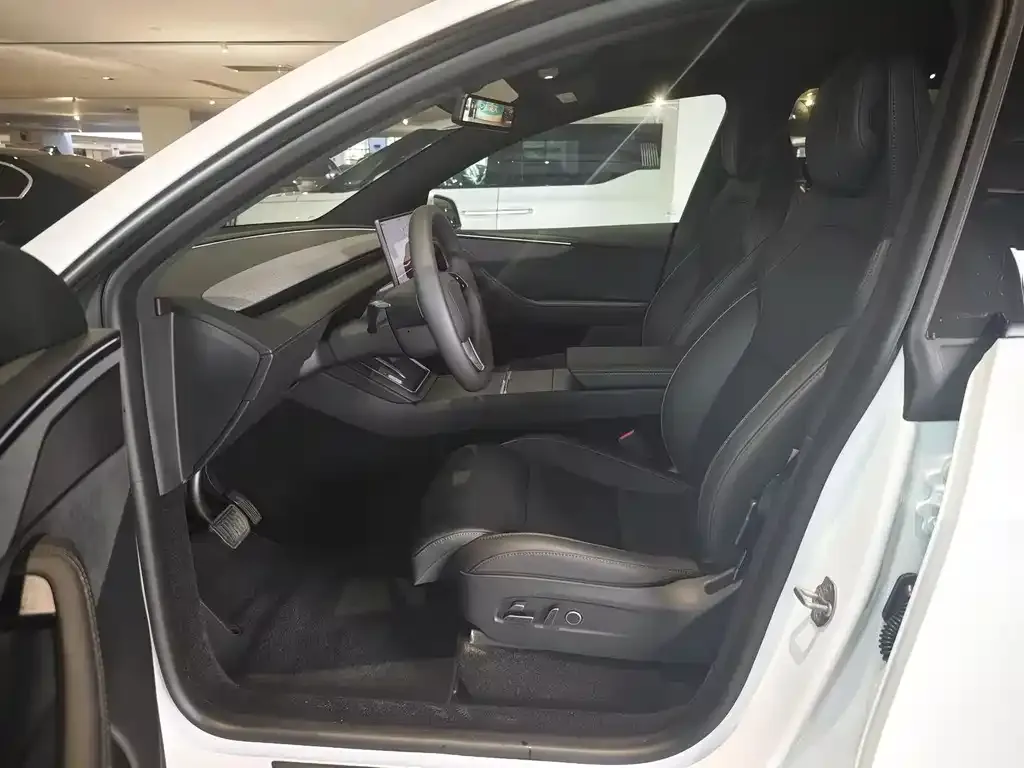 Tesla Model Y L — фото 3