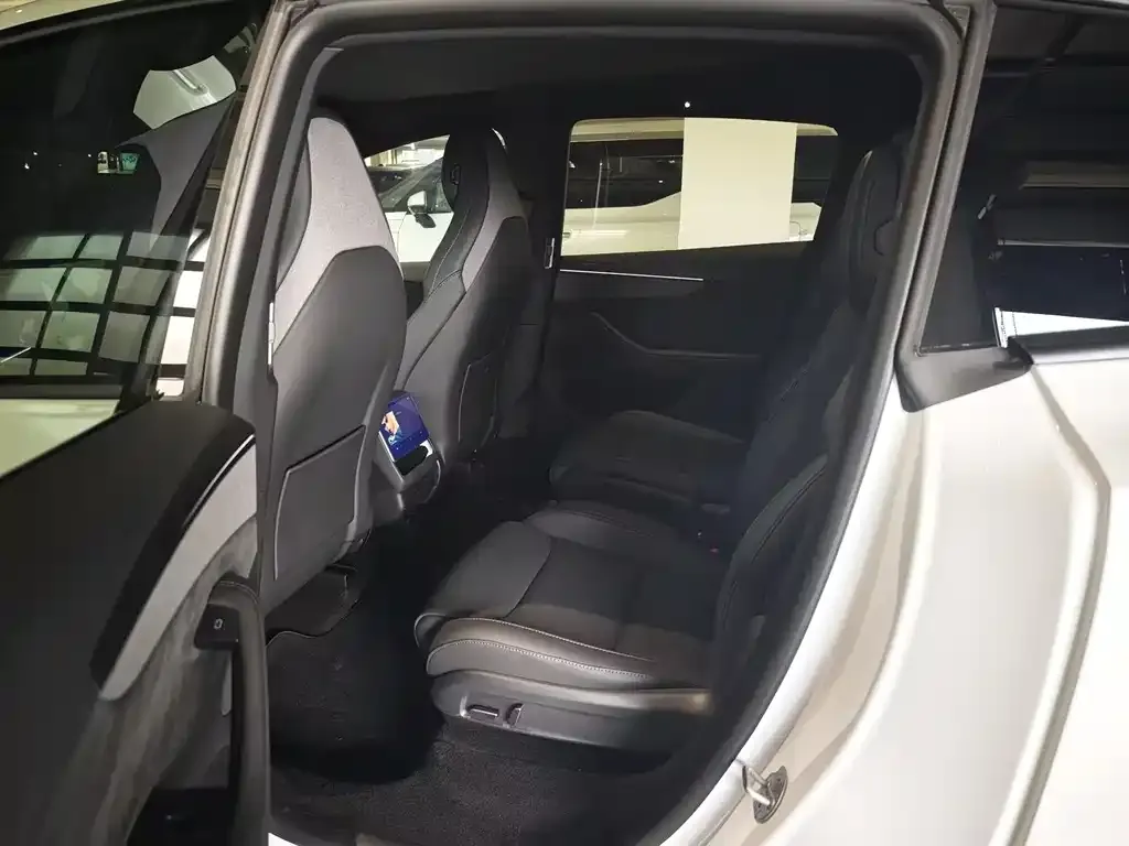 Tesla Model Y L — фото 2