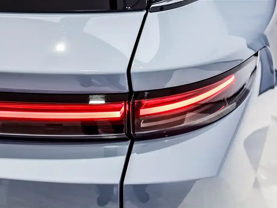 Li Auto i8 — фото 5