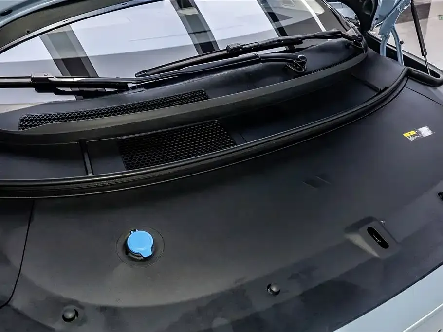 Li Auto i8 — фото 3