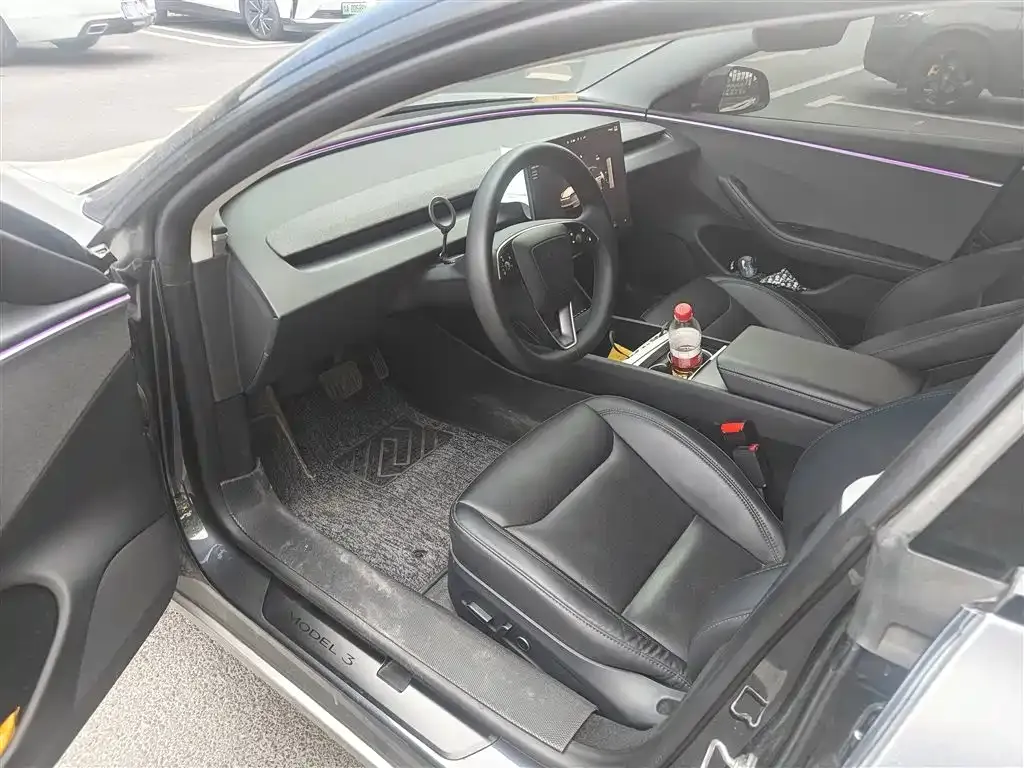 Tesla Model 3 — фото 1