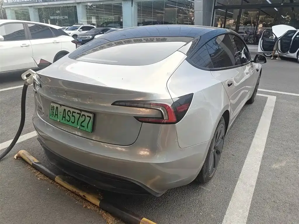 Tesla Model 3 — фото 3