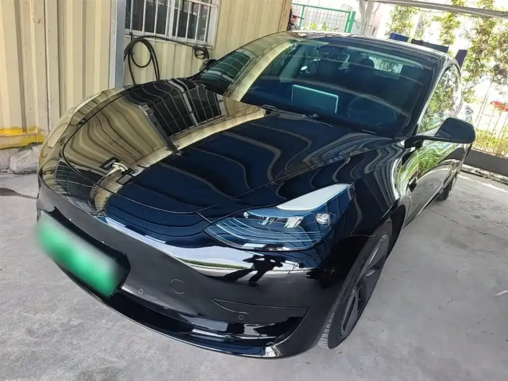 Tesla Model 3 — фото 1