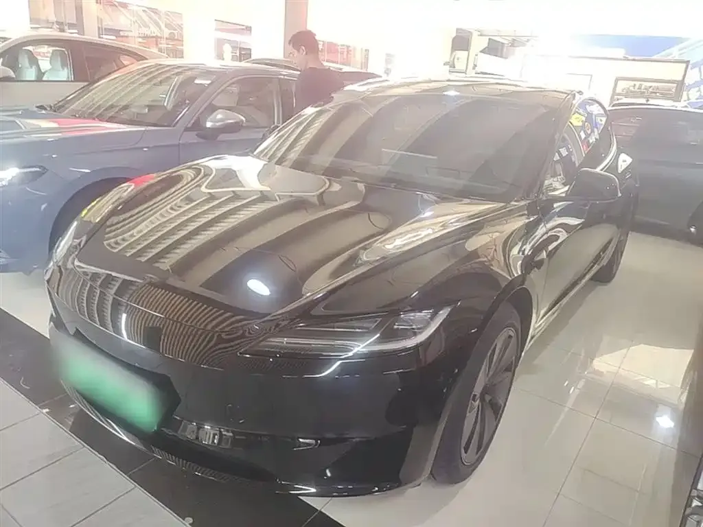 Tesla Model 3 — фото 1