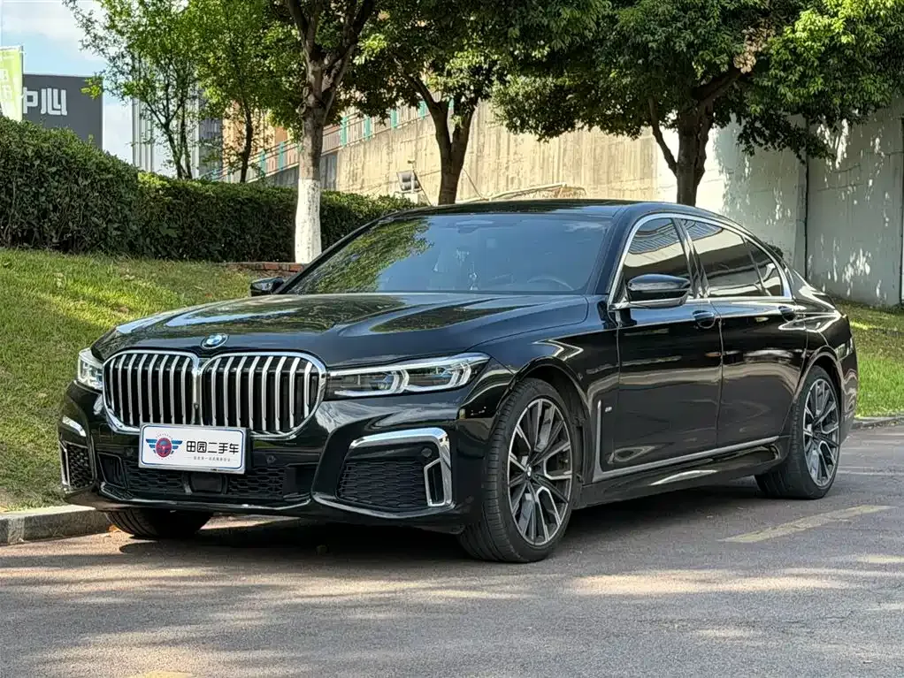 BMW 7 Series — фото 1