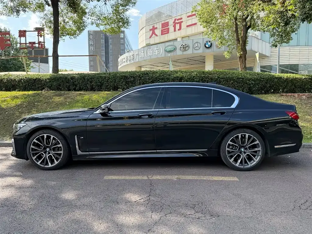 BMW 7 Series — фото 4