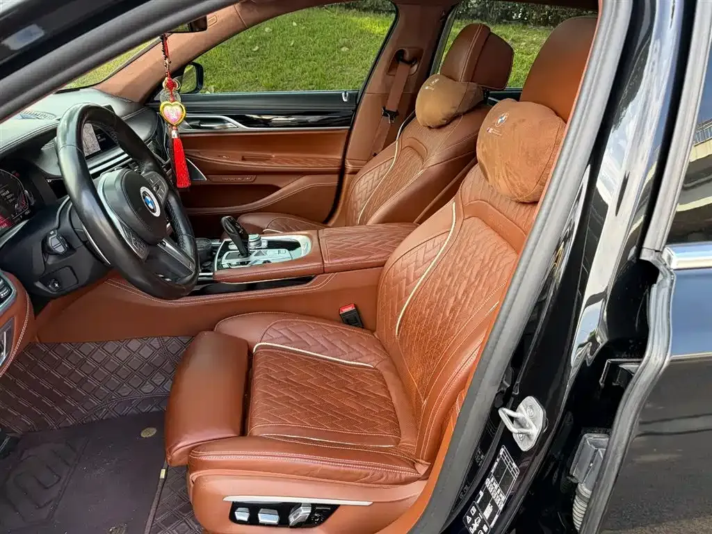 BMW 7 Series — фото 10