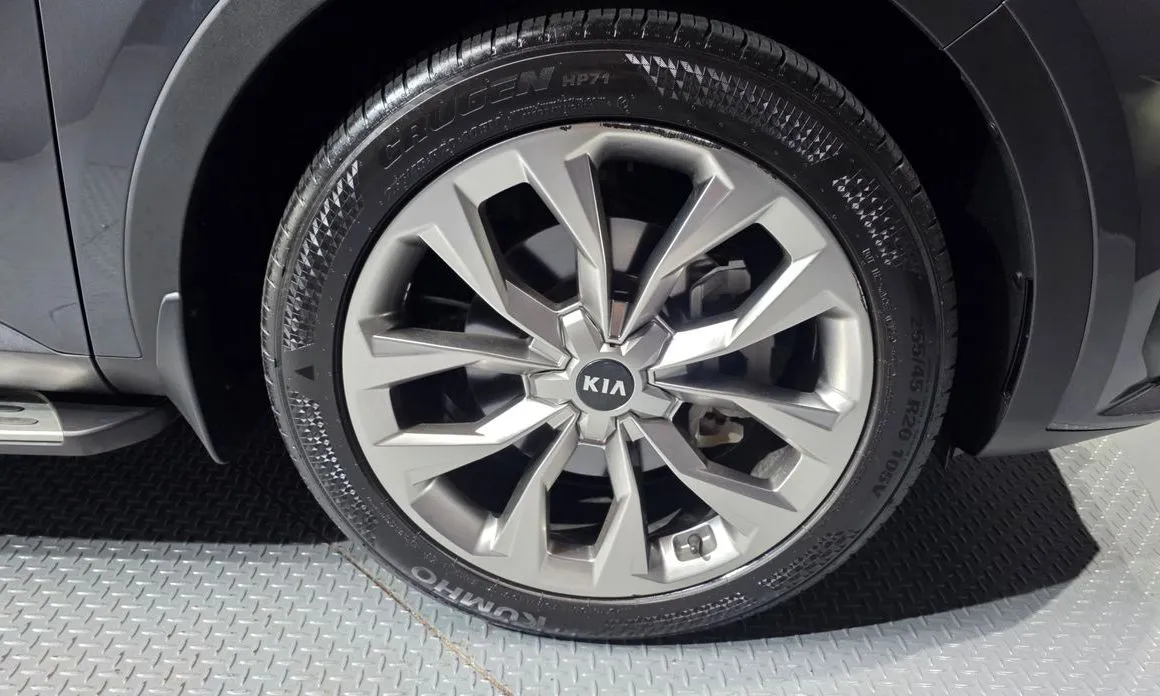 Kia Sorento — фото 8