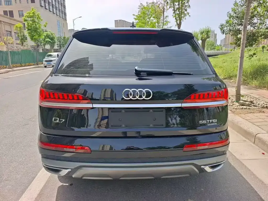 Audi Q7 — фото 8