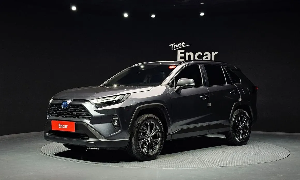 Toyota RAV4 — фото 1