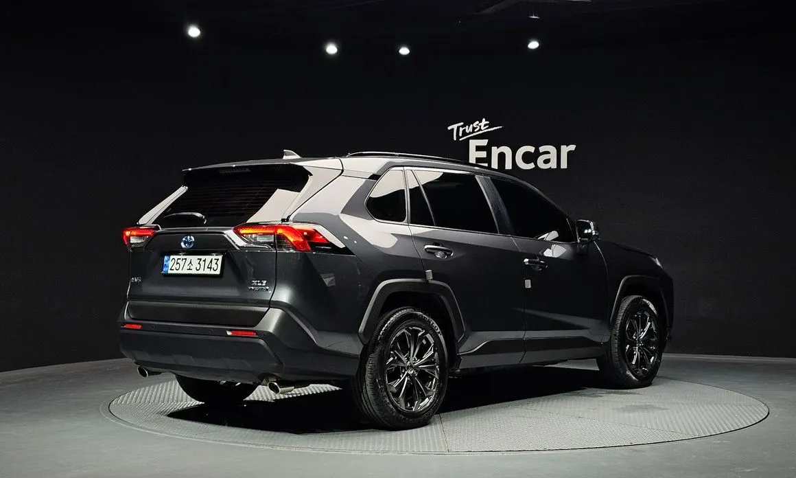 Toyota RAV4 — фото 5
