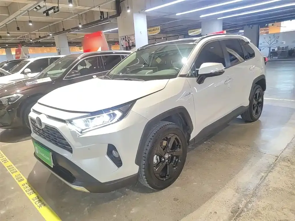 Toyota RAV4 — фото 1