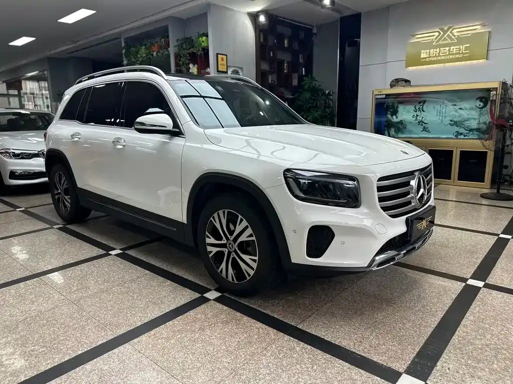 Mercedes-Benz GLB — фото 1