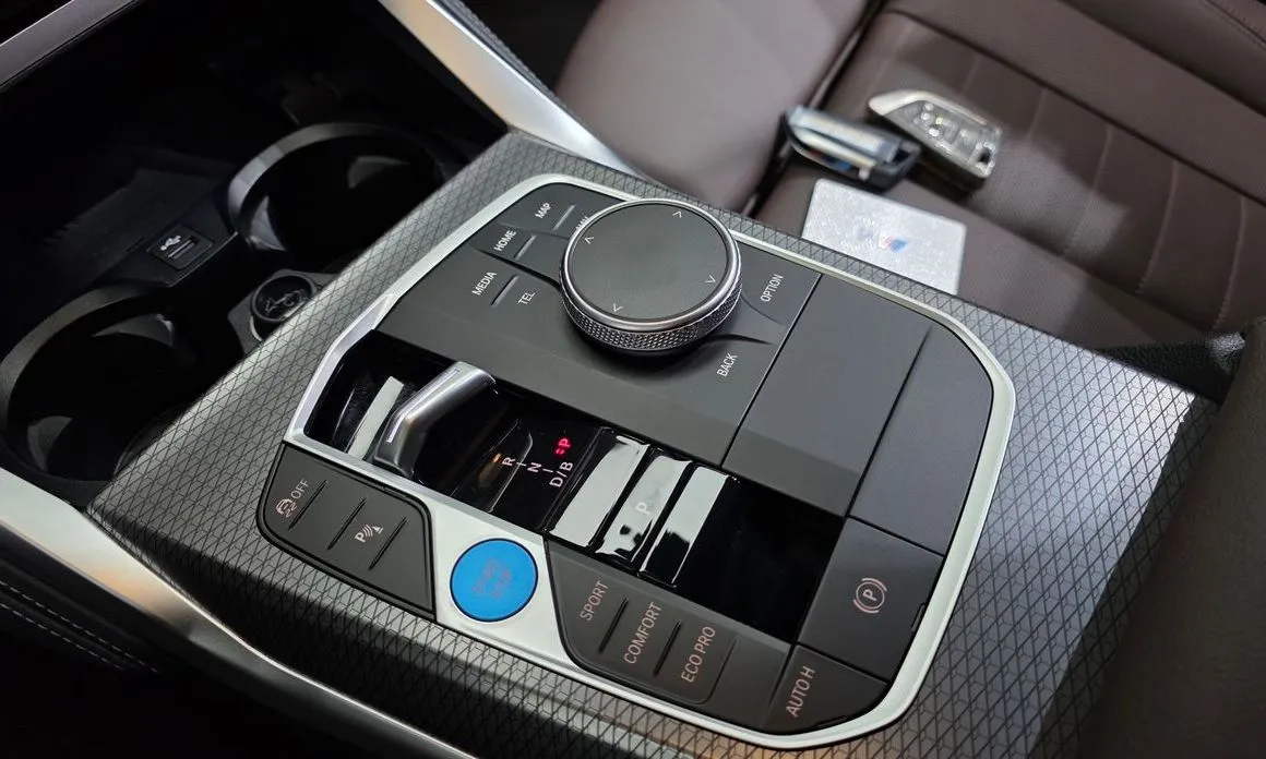 BMW i4 — фото 3
