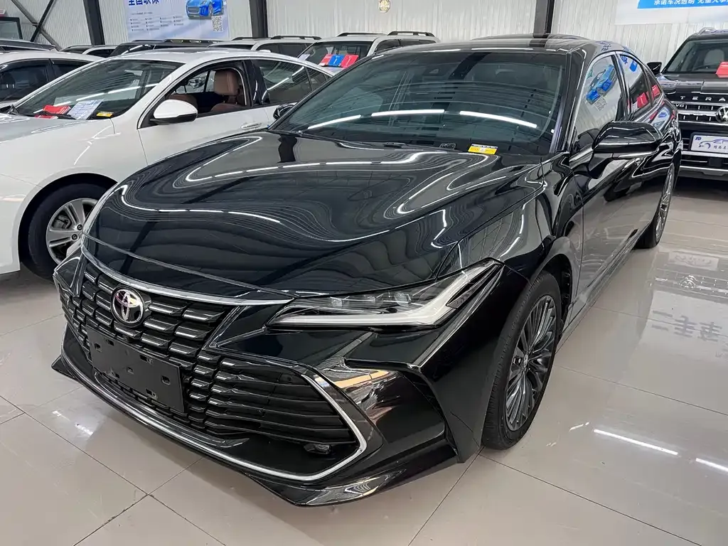 Toyota Avalon — фото 1