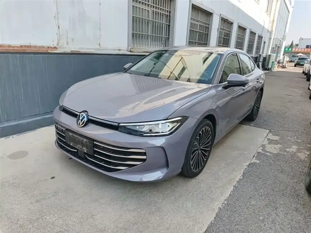 Volkswagen Passat — фото 1