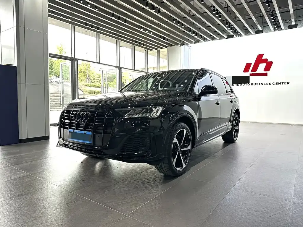 Audi Q7 — фото 1