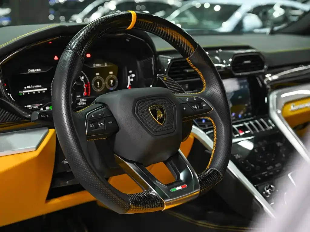 Lamborghini Urus — фото 10