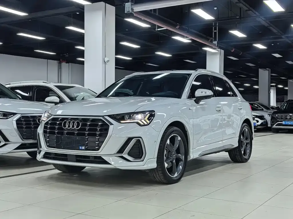 Audi Q3 — фото 1