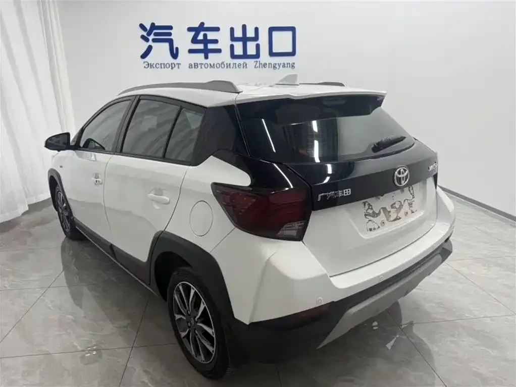 Toyota Yaris L — фото 3