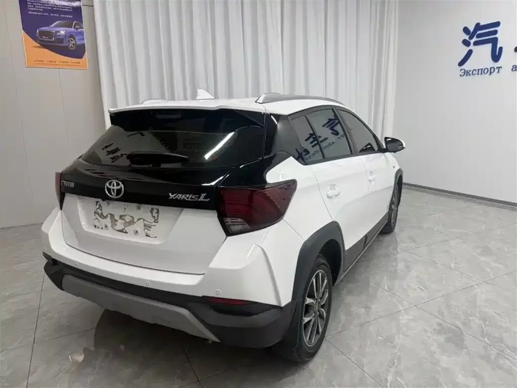 Toyota Yaris L — фото 4