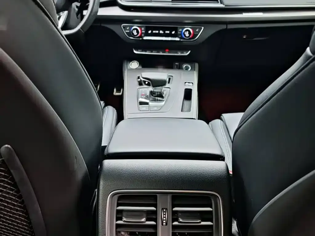 Audi Q5L — фото 2