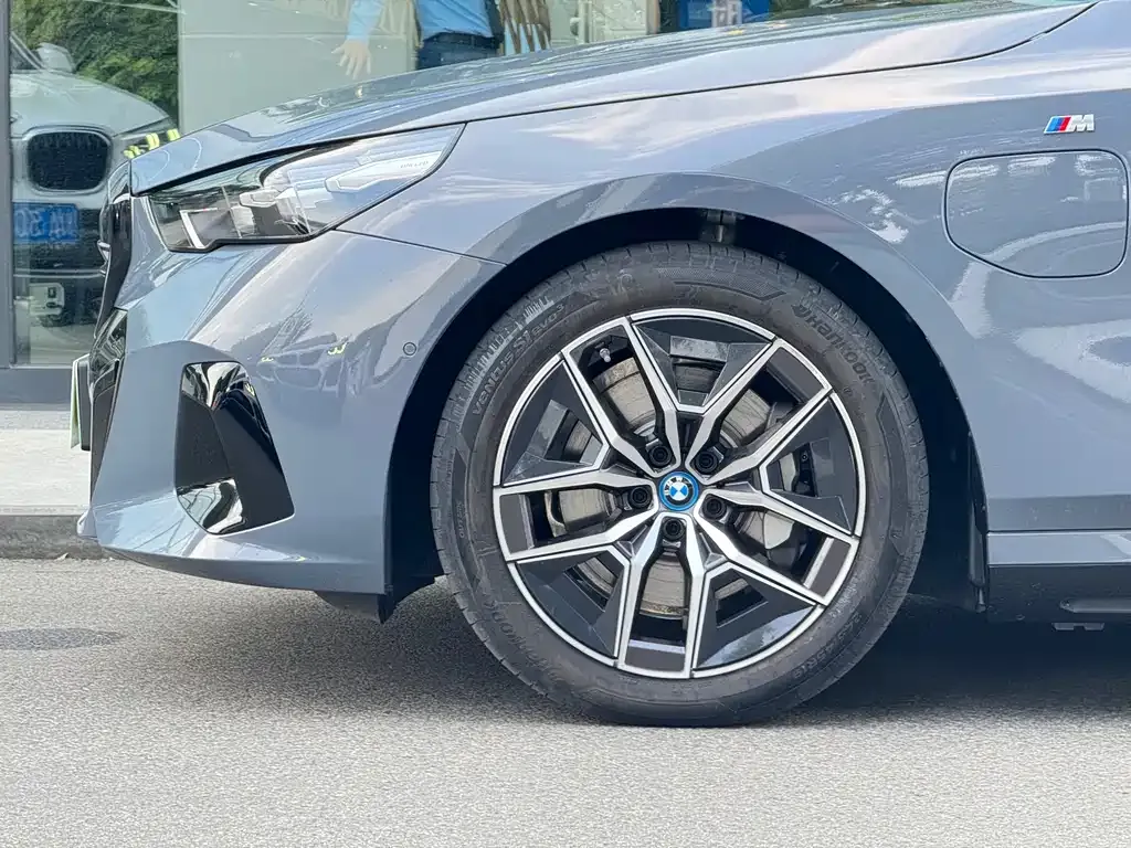 BMW i5 — фото 9